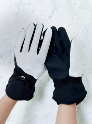 Windproof & Water Repellent Snow Gloves â Touchscreen compatible with fleece lining. - White