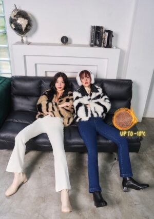 Flared Fleece Jeans – Thick fleece lining with a leg-lengthening flare.