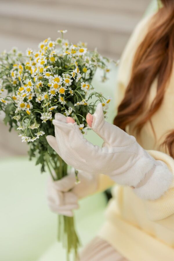 Fluffy Gloves – Soft suede, fleece lining, touchscreen-friendly.