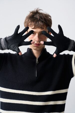 Men Gloves – Warm, comfortable & touchscreen-friendly with furry thermal lining.