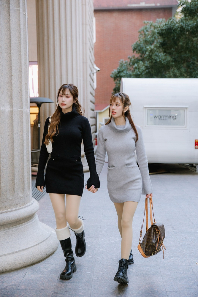 Maria Knitting Dress – Form-Fitting Turtleneck Knit Dress.