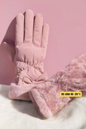 SNOWY GLOVES - Touchscreen-ready with ultra-soft fur lining.