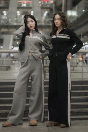 Voyage Airport Look - A cozy knit set with a modern City Casual vibe.